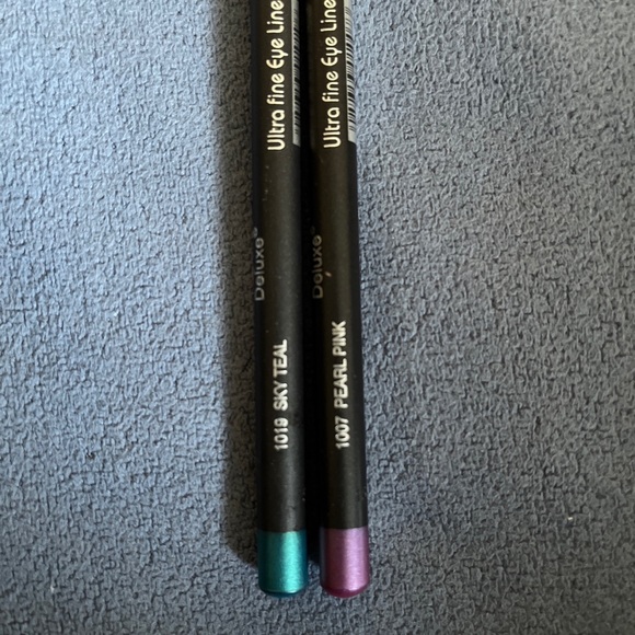 NWOB Italia Deluxe Eyeliners - Picture 4 of 4